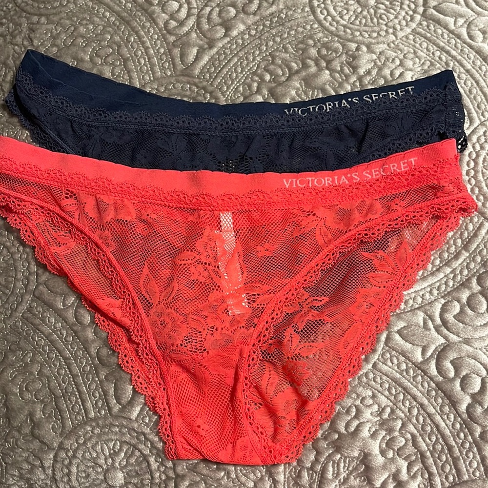 Victoria’s Secret Lace Cheeky Panties/ like new.
